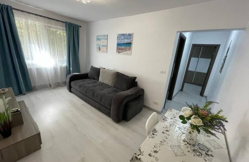 Alquiler de un espacioso apartamento de 3 habitaciones, 75 m², Tomis Nord, Constanza, Rumanía